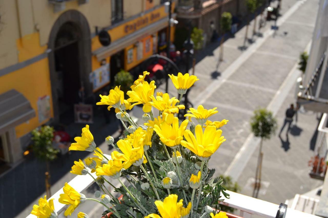 La Piccola Sorrento Hotel Bagian luar foto